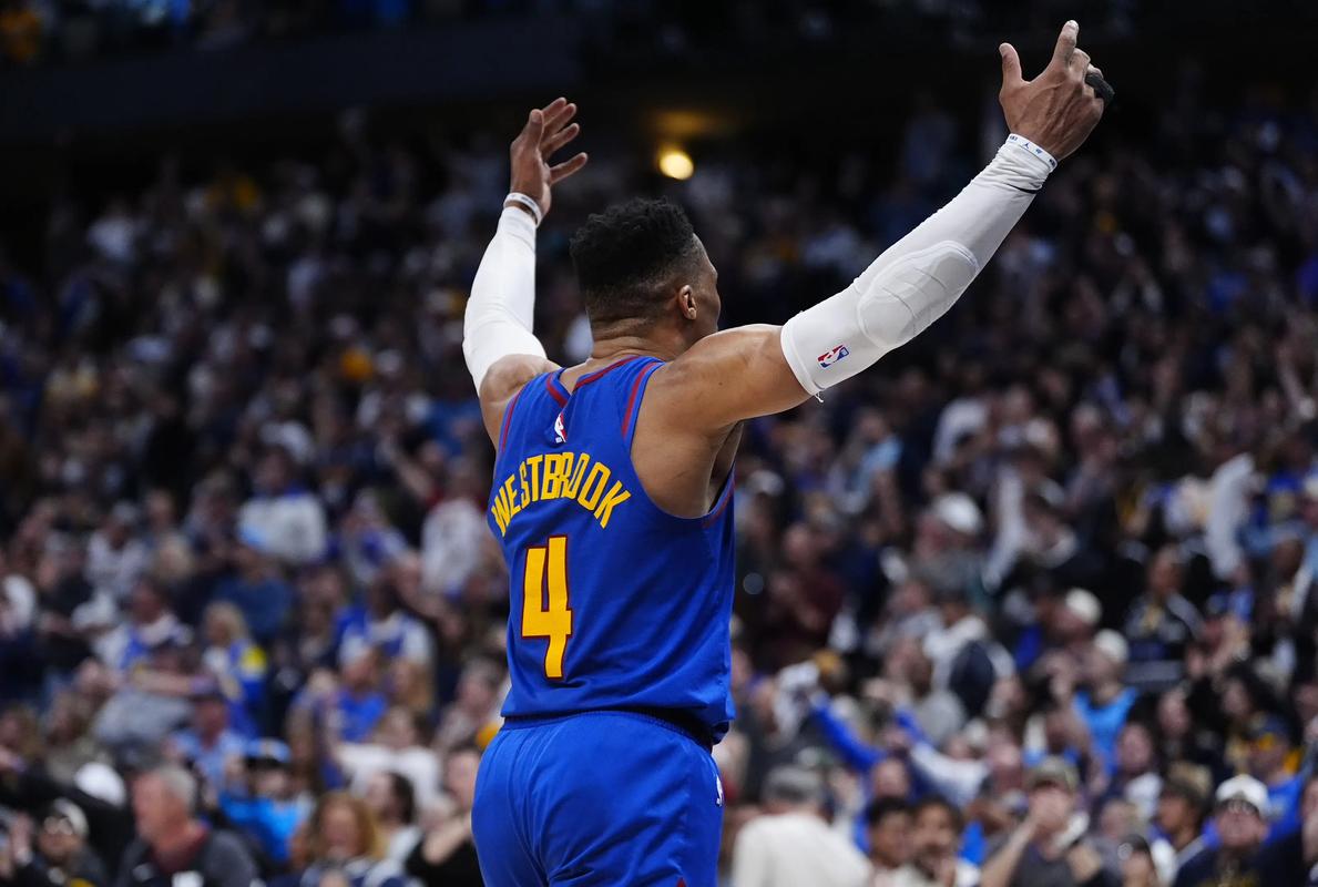 意媒：黄潜考虑买断那不勒斯租将拉法-马林，皇马握有回购权（意媒：比利亚雷亚尔欲买断那不勒斯租借的拉法-马林，皇马仍握有回购权）