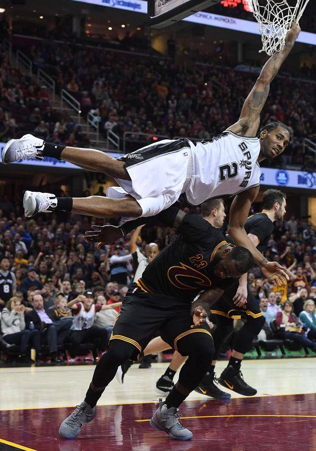 美网站晒最新夺冠概率：雷掘火位列前三 湖人杀进前四令人意外（美媒更新夺冠概率榜：雷霆掘金火箭包揽前三，湖人跻身前四成意外之喜）