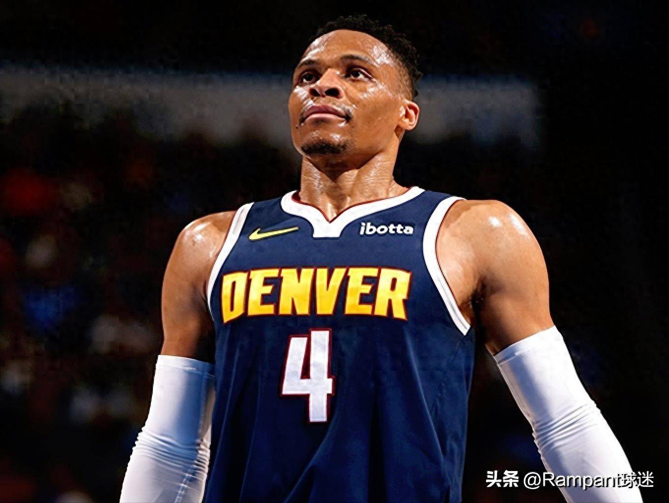 远藤航：我在日本踢过中卫，所以我不介意在利物浦踢什么位置（远藤航：曾在日本踢中卫，在利物浦出任任何位置都可以）