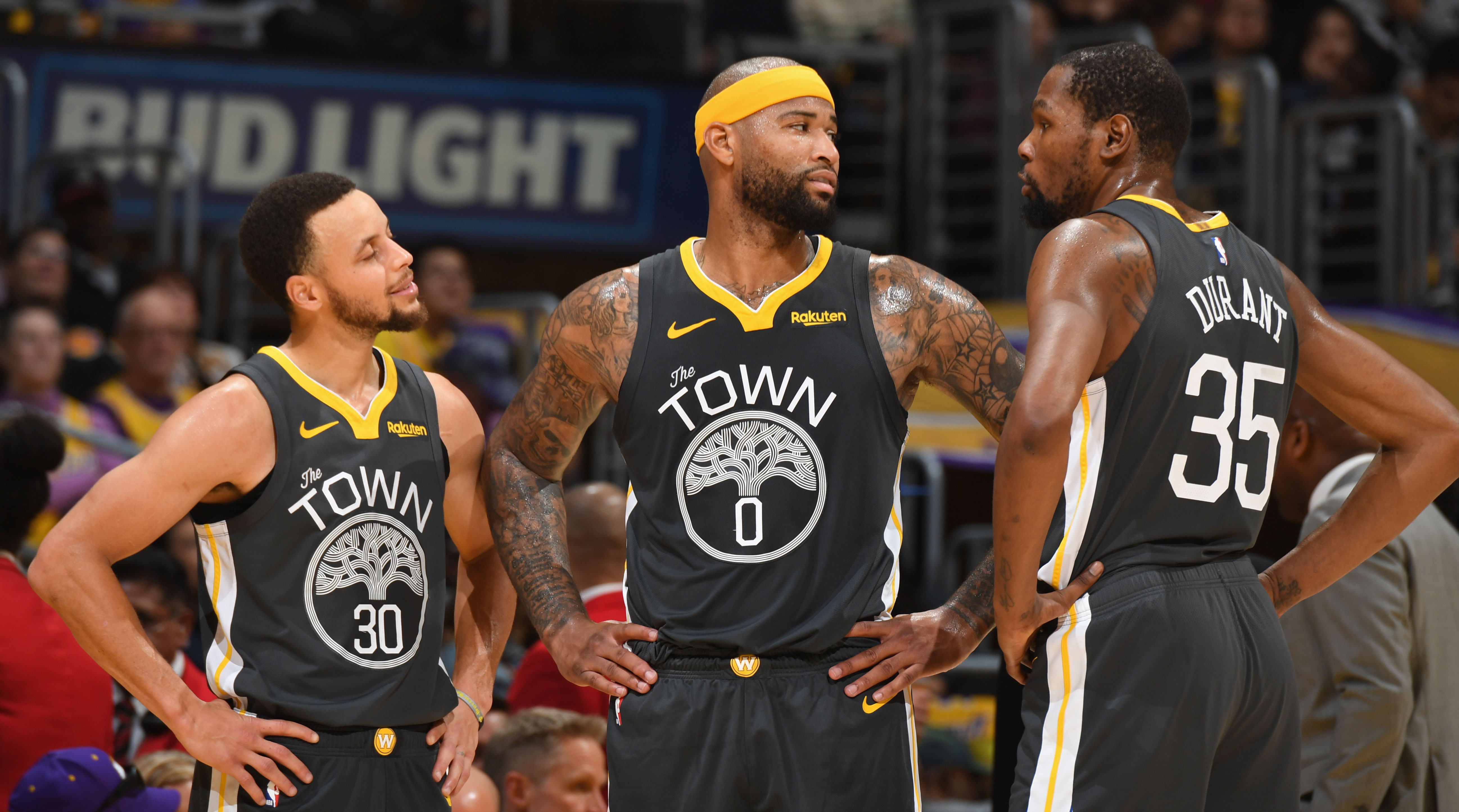 官宣喜讯！东契奇二娃出生引热议 湖人官方祝贺詹姆斯发声：恭喜兄弟（喜讯官宣：东契奇喜得二胎引热议，湖人官方送上祝贺，詹姆斯发声恭喜兄弟）